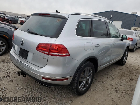 2016 Volkswagen Touareg Sport with VIN WVGEF9BP4GD010645, listed as a Copart auction lot 43271015 with 52,803 mi miles and Salvage Title. Bid and sale history available at DreamBid. Image 3.