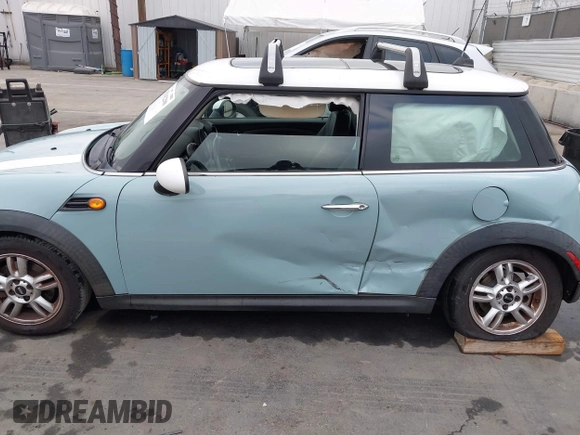 2013 MINI Hardtop with VIN WMWSU3C50DT546031, listed as a IAAI auction lot 42542290 with 119,711 mi miles and . Bid and sale history available at DreamBid. Image 14.