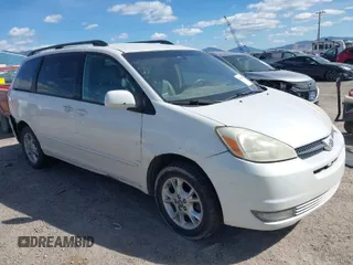 2005 Toyota Sienna XLE with VIN 5TDBA22C65S039544, listed as a IAAI auction lot 40403961 with 207,241 mi miles. Bid and sale history available at carsss.com. Image 1.