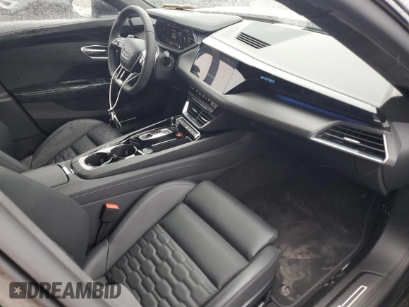 2024 Audi RS e-tron GT z VIN WAUBHBFWXR7901726, wystawiony jako Copart lot #47284335 z przebiegiem 5068 mil mil oraz Szkody całkowita. Historia ofert i sprzedaży dostępna na DreamBid. Obrazek 8.