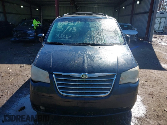2010 Chrysler Town & Country Touring with VIN 2A4RR5DX0AR320261, listed as a IAAI auction lot 41816276 with 260,000 mi miles. Bid and sale history available at carsss.com. Image 12.