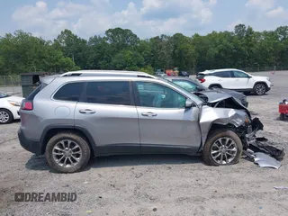 2019 Jeep Cherokee Latitude Plus with VIN 1C4PJLLB3KD184842, listed as a IAAI auction lot 42389142 with 123,324 mi miles and . Bid and sale history available at DreamBid. Image 13.