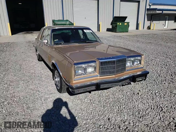 1983 Chrysler New Yorker 5th Ave Edition z VIN 2C3BF66P5DR150653, wystawiony jako Copart lot #75411924 z przebiegiem 67 095 mil mil oraz Szkody całkowita. Historia ofert i sprzedaży dostępna na DreamBid. Obrazek 10.