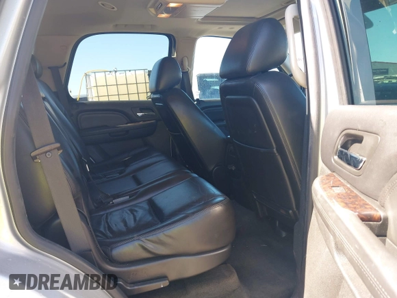 2010 GMC Yukon Denali z VIN 1GKUKEEFXAR208118, wystawiony jako IAAI lot #41618086 z przebiegiem 190 851 mil mil oraz . Historia ofert i sprzedaży dostępna na DreamBid. Obrazek 8.