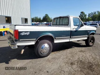 1993 Ford F-250 with VIN 2FTHF26M3PCB23740, listed as a Copart auction lot 68377914 with 279,650 mi miles and Salvage Title. Bid and sale history available at carsss.com. Image 3.