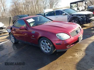 1999 Mercedes-Benz SLK 230/320 z VIN WDBKK47F5XF128146, wystawiony jako IAAI lot #41808626 z przebiegiem 216 133 mil mil oraz . Historia ofert i sprzedaży dostępna na DreamBid. Obrazek 1.