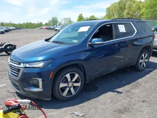 2023 Chevrolet Traverse LT z VIN 1GNEVHKWXPJ264538, wystawiony jako IAAI lot #42252033 z przebiegiem 25 321 mil mil oraz . Historia ofert i sprzedaży dostępna na DreamBid. Obrazek 17.