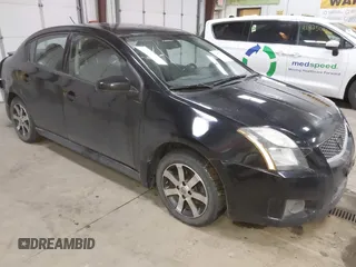 2012 Nissan Sentra S z VIN 3N1AB6AP5CL770010, wystawiony jako IAAI lot #41853597 z przebiegiem 143 544 mil mil oraz . Historia ofert i sprzedaży dostępna na DreamBid. Obrazek 1.
