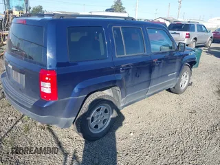 2016 Jeep Patriot Sport z VIN 1C4NJRBB4GD661880, wystawiony jako IAAI lot #42047078 z przebiegiem 88 812 mil mil oraz . Historia ofert i sprzedaży dostępna na DreamBid. Obrazek 4.