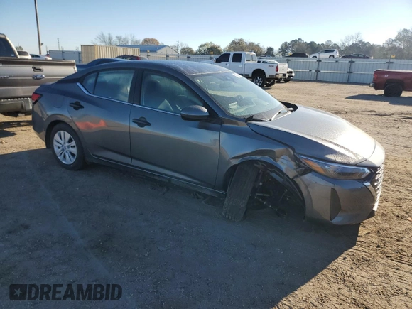 2025 Nissan Sentra S z VIN 3N1AB8BV1SY266922, wystawiony jako Copart lot #49598305 z przebiegiem 1 102 mil mil oraz Szkoda całkowita • Salvage title. Historia ofert i sprzedaży dostępna na DreamBid. Obrazek 4.