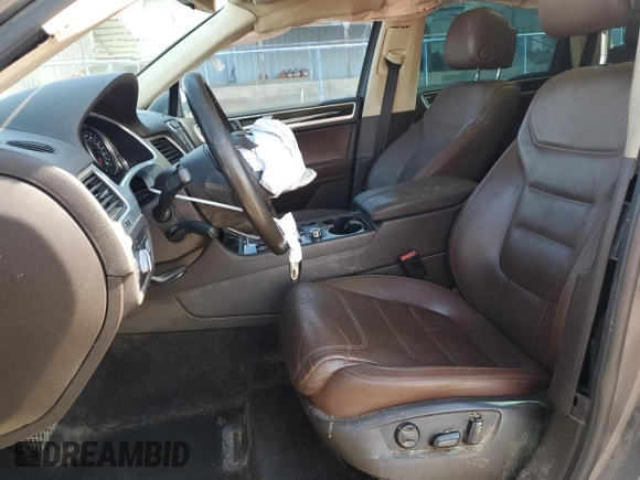 2013 Volkswagen Touareg Sport с VIN WVGEP9BP0DD010408, выставлен на аукционе Copart как лот 75854084 с пробегом 159 863 миль миль и Списание • Salvage title. История ставок и продаж доступна на DreamBid. Изображение 7.