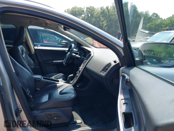 2013 Volvo XC60 T6 z VIN YV4902DZ5D2448575, wystawiony jako IAAI lot #42434563 z przebiegiem 154 710 mil mil oraz . Historia ofert i sprzedaży dostępna na DreamBid. Obrazek 5.