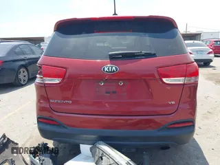 2017 Kia Sorento LX z VIN 5XYPG4A54HG215334, wystawiony jako IAAI lot #42279701 z przebiegiem 144 396 mil mil oraz . Historia ofert i sprzedaży dostępna na DreamBid. Obrazek 17.