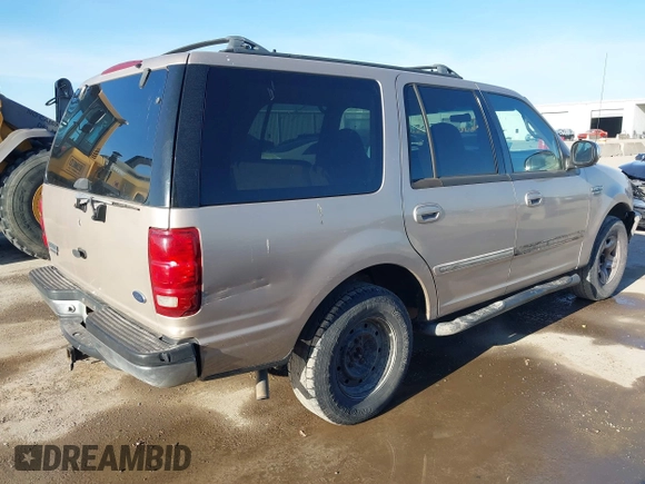 1998 Ford Expedition XLT with VIN 1FMRU17L7WLA79560, listed as a IAAI auction lot 41360506 with 267,882 mi miles. Bid and sale history available at carsss.com. Image 4.