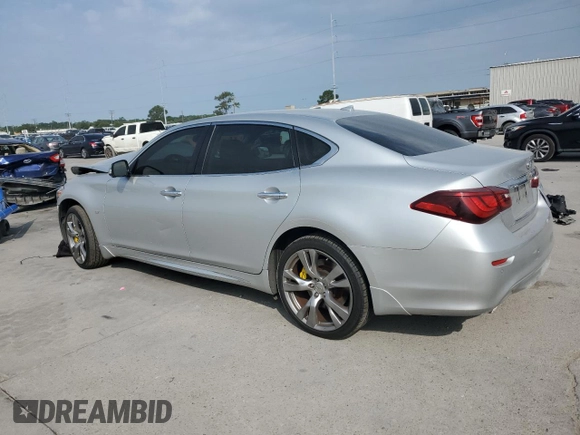 2015 Infiniti Q70 z VIN JN1BY1PR5FM832000, wystawiony jako Copart lot #56699885 z przebiegiem Nie podano mil oraz Szkoda całkowita • Salvage title. Historia ofert i sprzedaży dostępna na DreamBid. Obrazek 2.