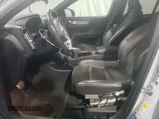 2021 Volvo XC40 z VIN YV4ED3UR6M2451820, wystawiony jako Copart lot #54514045 z przebiegiem 44 274 mil mil oraz Tytuł czysty. Historia ofert i sprzedaży dostępna na DreamBid. Obrazek 7.