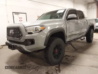 2019 Toyota Tacoma SR z VIN 3TMCZ5AN1KM232360, wystawiony jako IAAI lot #42006355 z przebiegiem 133 909 mil mil oraz . Historia ofert i sprzedaży dostępna na DreamBid. Obrazek 19.