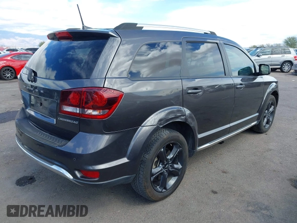 2018 Dodge Journey Crossroad z VIN 3C4PDCGBXJT473775, wystawiony jako IAAI lot #41740081 z przebiegiem 98 286 mil mil oraz . Historia ofert i sprzedaży dostępna na DreamBid. Obrazek 4.