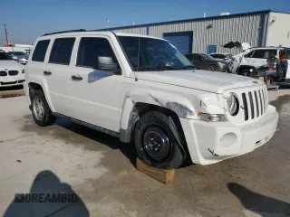 2008 Jeep Patriot Sport with VIN 1J8FT28068D589070, listed as a Copart auction lot 41393735 with 174,981 mi miles and Salvage title. Bid and sale history available at DreamBid. Image 4.