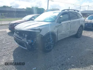 2022 Kia Sorento SX z VIN 5XYRKDLF6NG093083, wystawiony jako IAAI lot #42170584 z przebiegiem 60 848 mil mil oraz . Historia ofert i sprzedaży dostępna na DreamBid. Obrazek 2.