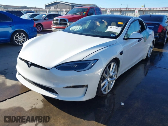 2022 Tesla Model S Plaid z VIN 5YJSA1E63NF483873, wystawiony jako IAAI lot #41204003 z przebiegiem 15 mil mil oraz . Historia ofert i sprzedaży dostępna na DreamBid. Obrazek 24.