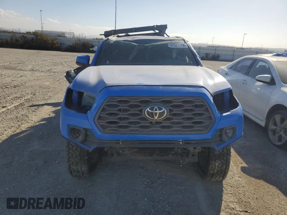 2020 Toyota Tacoma SR5 z VIN 3TMCZ5AN6LM310164, wystawiony jako Copart lot #47098995 z przebiegiem 18 285 mil mil oraz Szkoda całkowita • Salvage title. Historia ofert i sprzedaży dostępna na DreamBid. Obrazek 5.