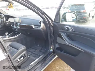 2019 BMW X5 xDrive40i with VIN 5UXCR6C55KLL51239, listed as a IAAI auction lot 41519315 with 49,943 mi miles. Bid and sale history available at carsss.com. Image 5.