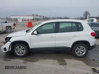 2013 Volkswagen Tiguan S z VIN WVGAV3AX6DW610678, wystawiony jako IAAI lot #41544865 z przebiegiem 102 948 mil mil oraz . Historia ofert i sprzedaży dostępna na DreamBid. Obrazek 14.
