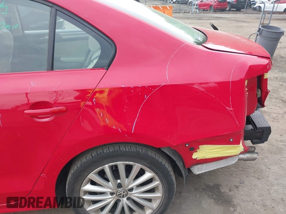 2015 Volkswagen Jetta SE z VIN 3VWD17AJ7FM204019, wystawiony jako IAAI lot #42279830 z przebiegiem 115 901 mil mil oraz . Historia ofert i sprzedaży dostępna na DreamBid. Obrazek 14.