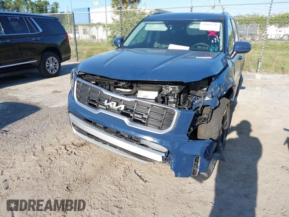 2025 Kia Telluride S with VIN 5XYP64GCXSG587826, listed as a IAAI auction lot 42065749 with 1,864 mi miles and . Bid and sale history available at DreamBid. Image 6.
