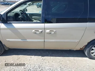 2005 Chrysler Town & Country Touring with VIN 2C4GP54LX5R132272, listed as a IAAI auction lot 41860741 with 138,402 mi miles and . Bid and sale history available at DreamBid. Image 14.