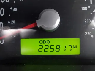 2007 Kia Sedona with VIN KNDMB133076135896, listed as a IAAI auction lot 41913992 with 225,817 mi miles and . Bid and sale history available at carsss.com. Image 16.