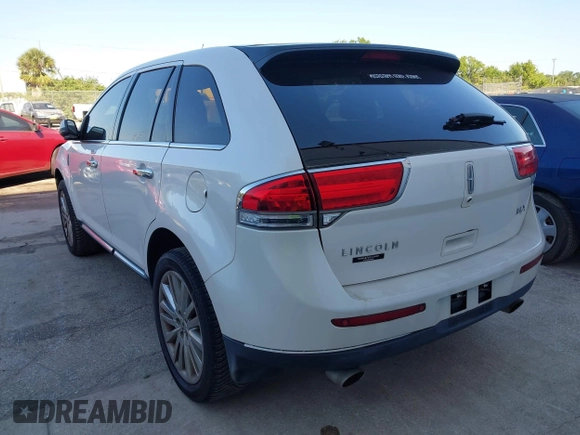 2012 Lincoln MKX with VIN 2LMDJ6JKXCBL09768, listed as a IAAI auction lot 42067444 with 174,319 mi miles. Bid and sale history available at carsss.com. Image 3.