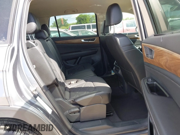 2024 Volkswagen Atlas SE z VIN 1V2HR2CA8RC563655, wystawiony jako IAAI lot #42586812 z przebiegiem 36 426 mil mil oraz . Historia ofert i sprzedaży dostępna na DreamBid. Obrazek 8.