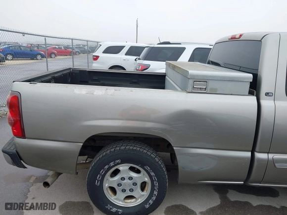 2003 Chevrolet Silverado 1500 LS with VIN 2GCEC19T131395606, listed as a IAAI auction lot 41969804 with 273,611 mi miles. Bid and sale history available at carsss.com. Image 12.