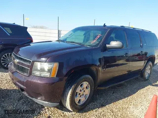 2009 Chevrolet Suburban LS with VIN 1GNFC16019R213344, listed as a IAAI auction lot 41660083 with 337,734 mi miles. Bid and sale history available at carsss.com. Image 2.