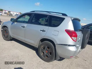 2007 Toyota RAV4 with VIN JTMBK33V476016205, listed as a IAAI auction lot 41685885 with 224,811 mi miles. Bid and sale history available at carsss.com. Image 3.