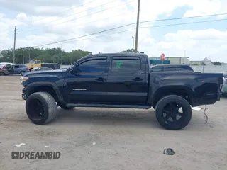 2017 Toyota Tacoma SR5 z VIN 5TFAZ5CN1HX039505, wystawiony jako IAAI lot #42175538 z przebiegiem 130 449 mil mil oraz . Historia ofert i sprzedaży dostępna na DreamBid. Obrazek 15.