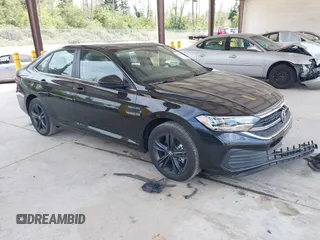 2024 Volkswagen Jetta SE with VIN 3VW7M7BU5RM052470, listed as a IAAI auction lot 42520137 with 26,902 mi miles and . Bid and sale history available at DreamBid. Image 1.