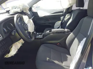 2019 Toyota Highlander Hybrid LE z VIN 5TDBGRFH3KS076303, wystawiony jako IAAI lot #41770576 z przebiegiem 15 591 mil mil oraz . Historia ofert i sprzedaży dostępna na DreamBid. Obrazek 5.
