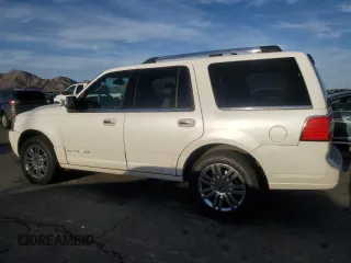 2010 Lincoln Navigator z VIN 5LMJJ2H58AEJ10577, wystawiony jako Copart lot #46904225 z przebiegiem 131 479 mil mil oraz Czysty tytuł • Clean title. Historia ofert i sprzedaży dostępna na DreamBid. Obrazek 2.