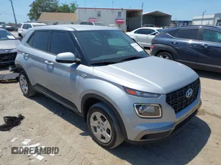 2020 Hyundai Venue SE z VIN KMHRB8A38LU046774, wystawiony jako IAAI lot #42114517 z przebiegiem 50 971 mil mil oraz . Historia ofert i sprzedaży dostępna na DreamBid. Obrazek 1.