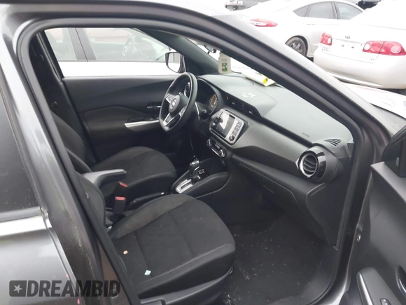 2020 Nissan Kicks SV z VIN 3N1CP5CV9LL519118, wystawiony jako IAAI lot #41899493 z przebiegiem 105 857 mil mil oraz . Historia ofert i sprzedaży dostępna na DreamBid. Obrazek 5.