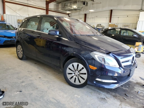 2017 Mercedes-Benz B-Class with VIN WDDVP9AB0HJ014109, listed as a Copart auction lot 48114445 with 33,424 mi miles and Salvage Title. Bid and sale history available at carsss.com. Image 4.