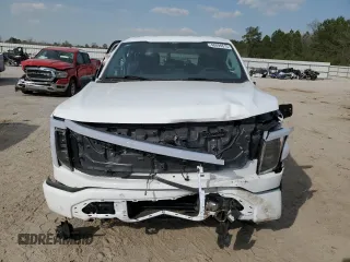 2024 Ford F-150 Lightning Flash z VIN 1FT6W3L70RWG21137, wystawiony jako Copart lot #48894615 z przebiegiem Nie podano mil oraz Szkoda całkowita • Salvage title. Historia ofert i sprzedaży dostępna na DreamBid. Obrazek 5.