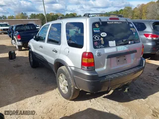 2006 Ford Escape XLT with VIN 1FMYU03176KB00200, listed as a IAAI auction lot 40928186 with 211,864 mi miles. Bid and sale history available at carsss.com. Image 3.