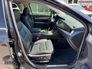 2018 Cadillac XT5 Premium Luxury FWD z VIN 1GYKNERS6JZ139813, wystawiony jako Copart lot #57681285 z przebiegiem 96 567 mil mil oraz Nie do naprawy. Historia ofert i sprzedaży dostępna na DreamBid. Obrazek 7.
