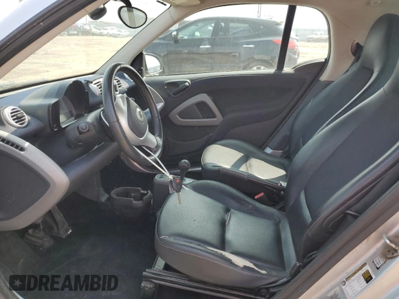2014 Smart fortwo Pure z VIN WMEEJ3BA5EK779399, wystawiony jako Copart lot #59279785 z przebiegiem 117 204 mil mil oraz Czysty tytuł • Clean title. Historia ofert i sprzedaży dostępna na DreamBid. Obrazek 7.