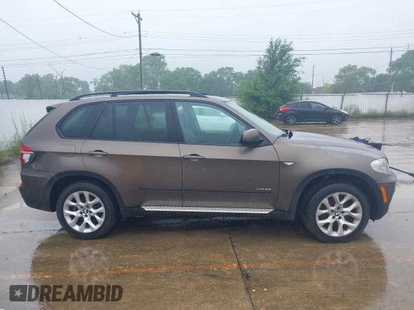 2012 BMW X5 35i z VIN 5UXZV4C51CL749379, wystawiony jako IAAI lot #42494275 z przebiegiem 137 768 mil mil oraz . Historia ofert i sprzedaży dostępna na DreamBid. Obrazek 13.
