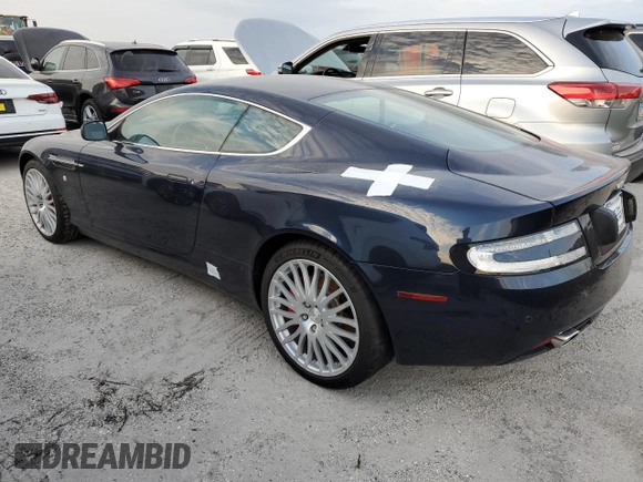 2009 Aston Martin DB9 z VIN SCFAD01E79GA12139, wystawiony jako Copart lot #76241164 z przebiegiem Nie podano mil oraz Szkody całkowita. Historia ofert i sprzedaży dostępna na DreamBid. Obrazek 2.
